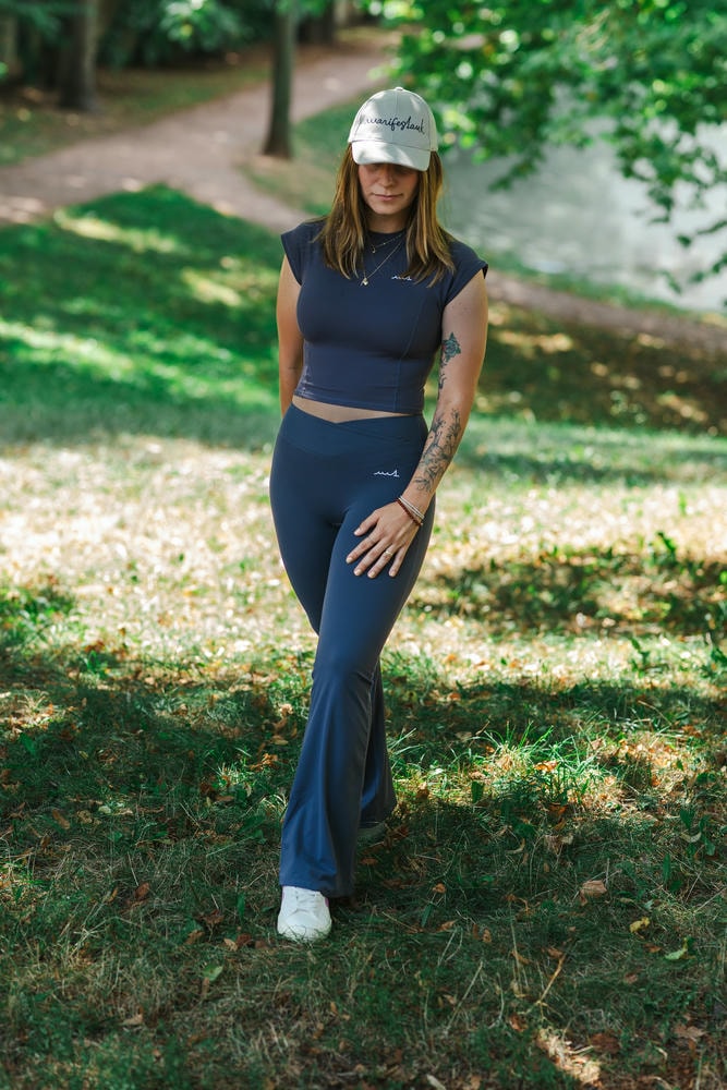 HAMPTONS CROSSOVER FLARE YOGA LEGGINGS
