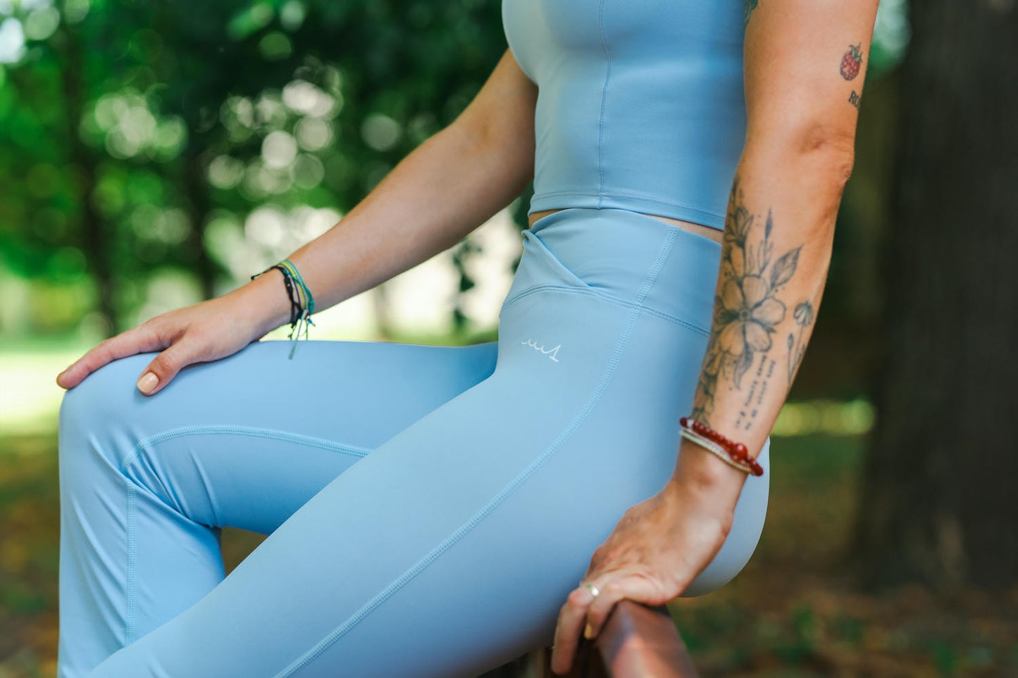 HAMPTONS CROSSOVER FLARE YOGA LEGGINGS