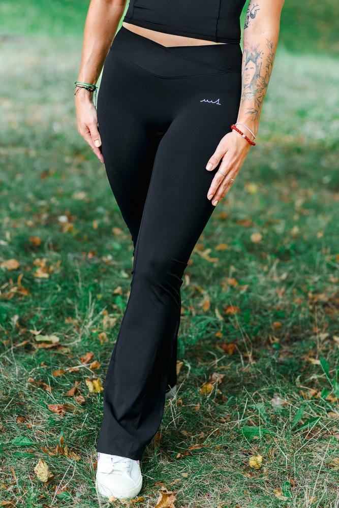 HAMPTONS CROSSOVER FLARE YOGA LEGGINGS