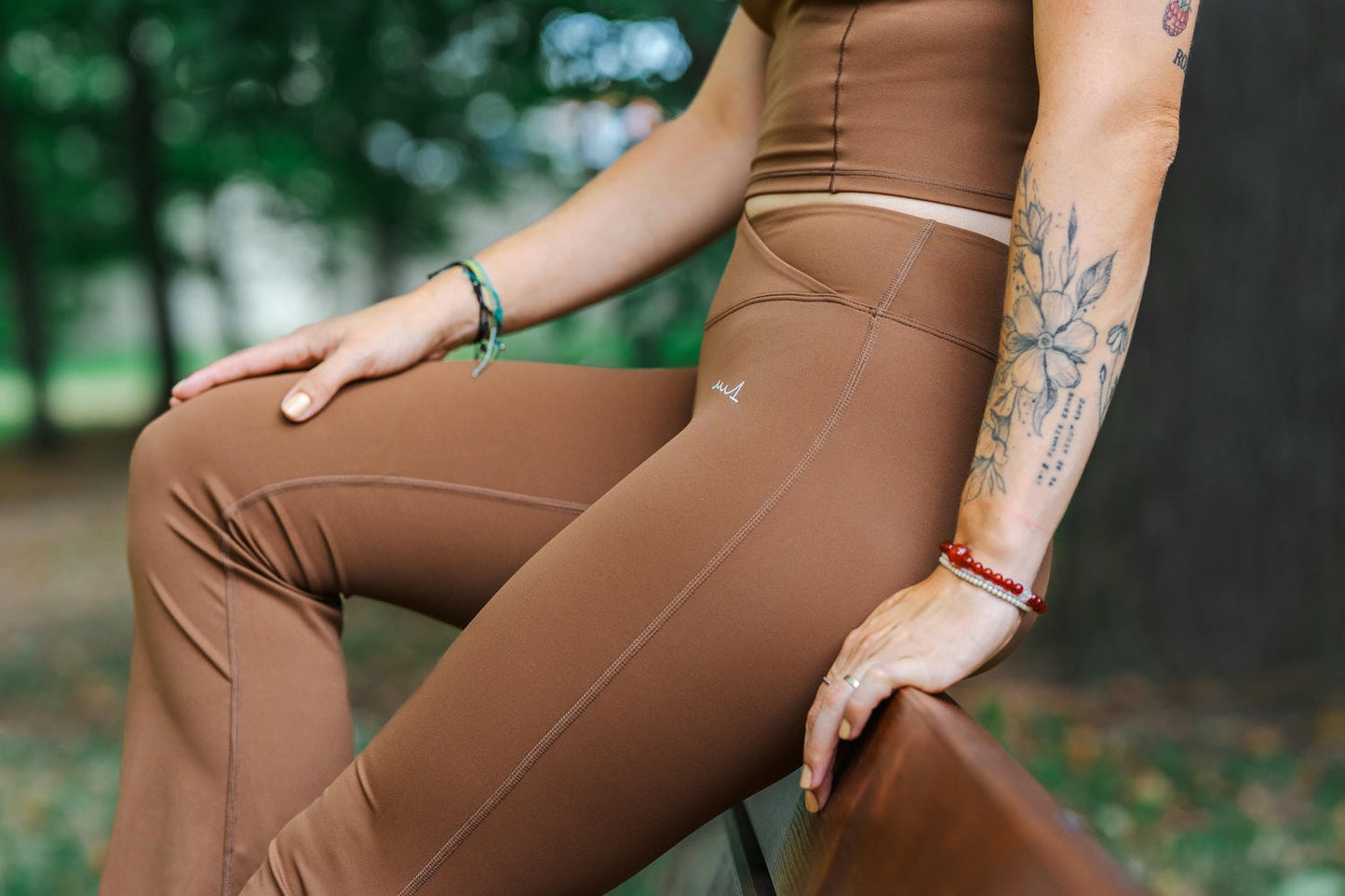HAMPTONS CROSSOVER FLARE YOGA LEGGINGS
