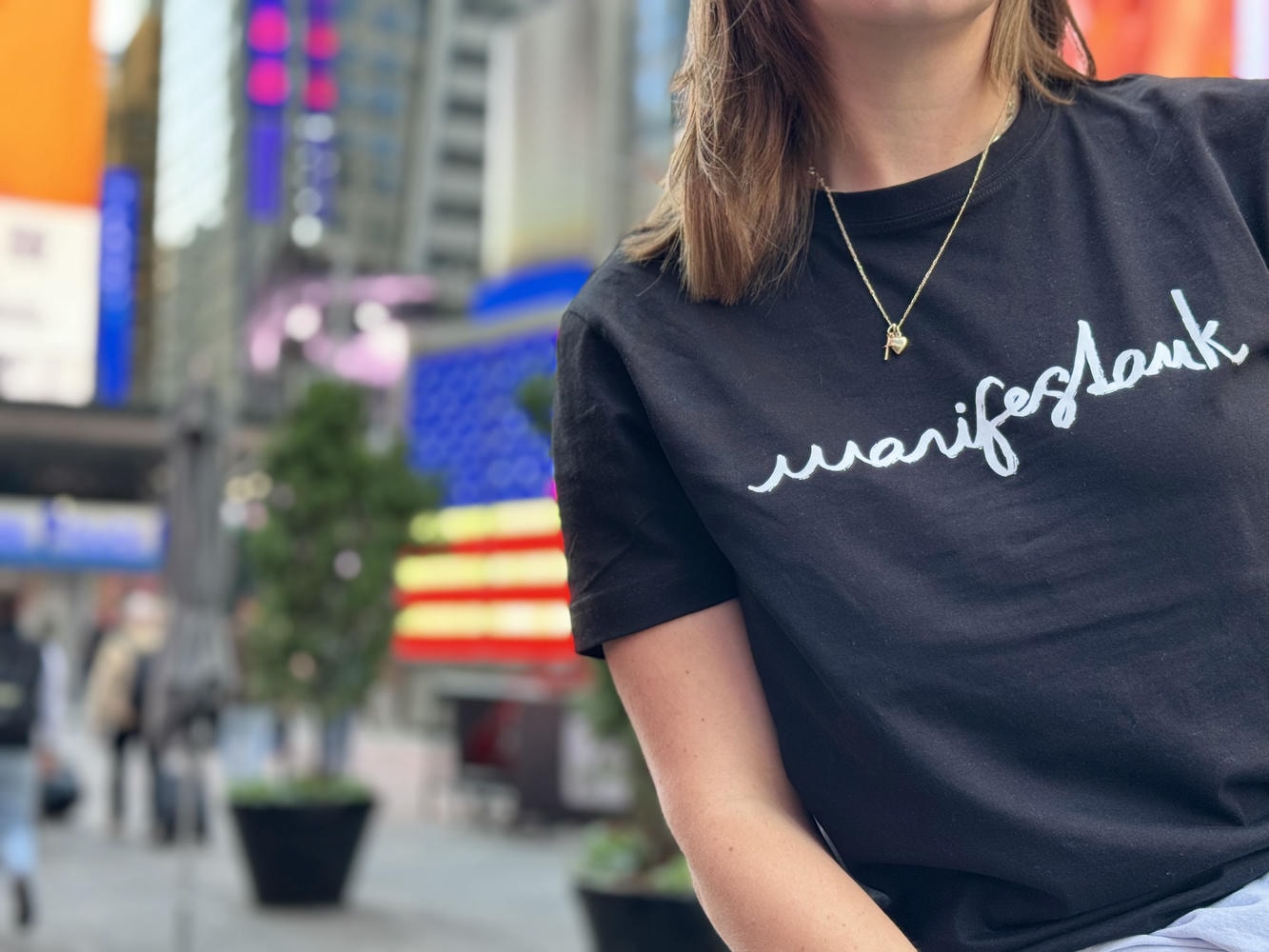 MANIFESTAUK SIGNATURE T-SHIRT